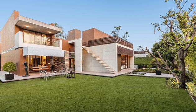 Modern home with a spacious landscaped lawn